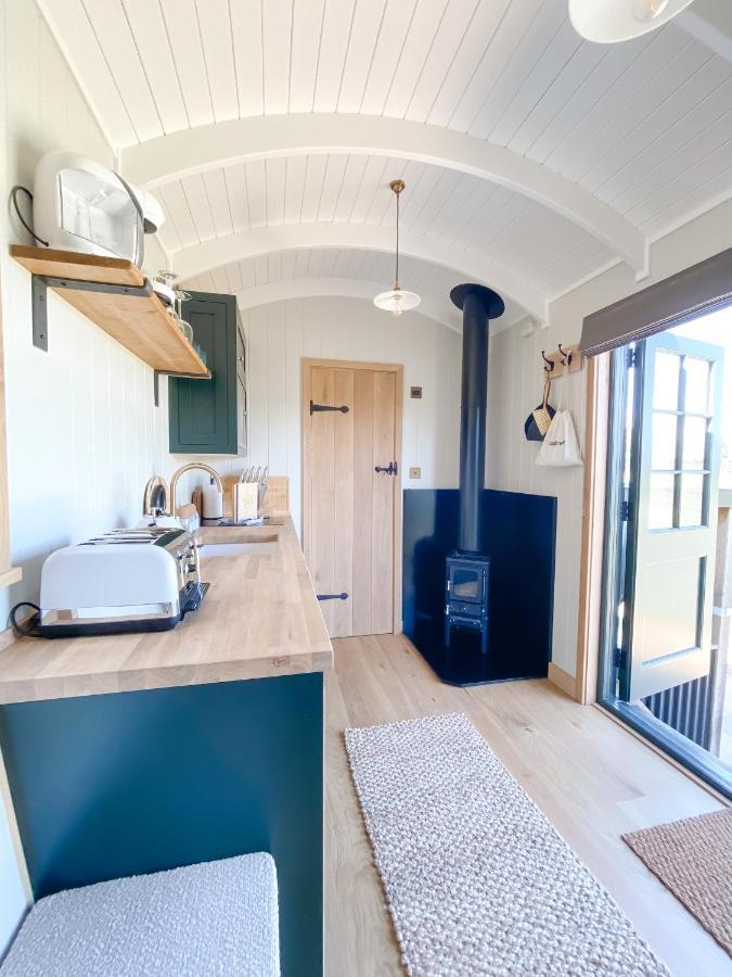 The Rabbit Warren Shepherd Hut Ketton Eksteriør bilde
